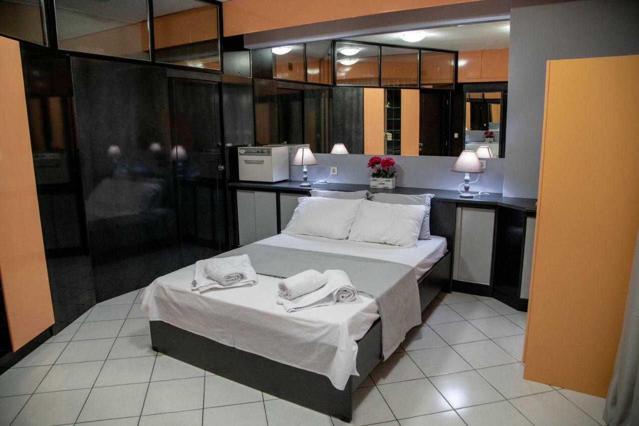 Christine'S Downtown Suites Kavala Esterno foto